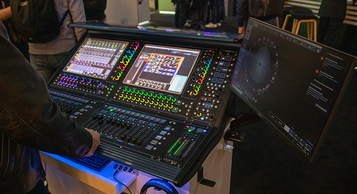 DiGiCoのデジタルミキシングコンソール「Quantum326」